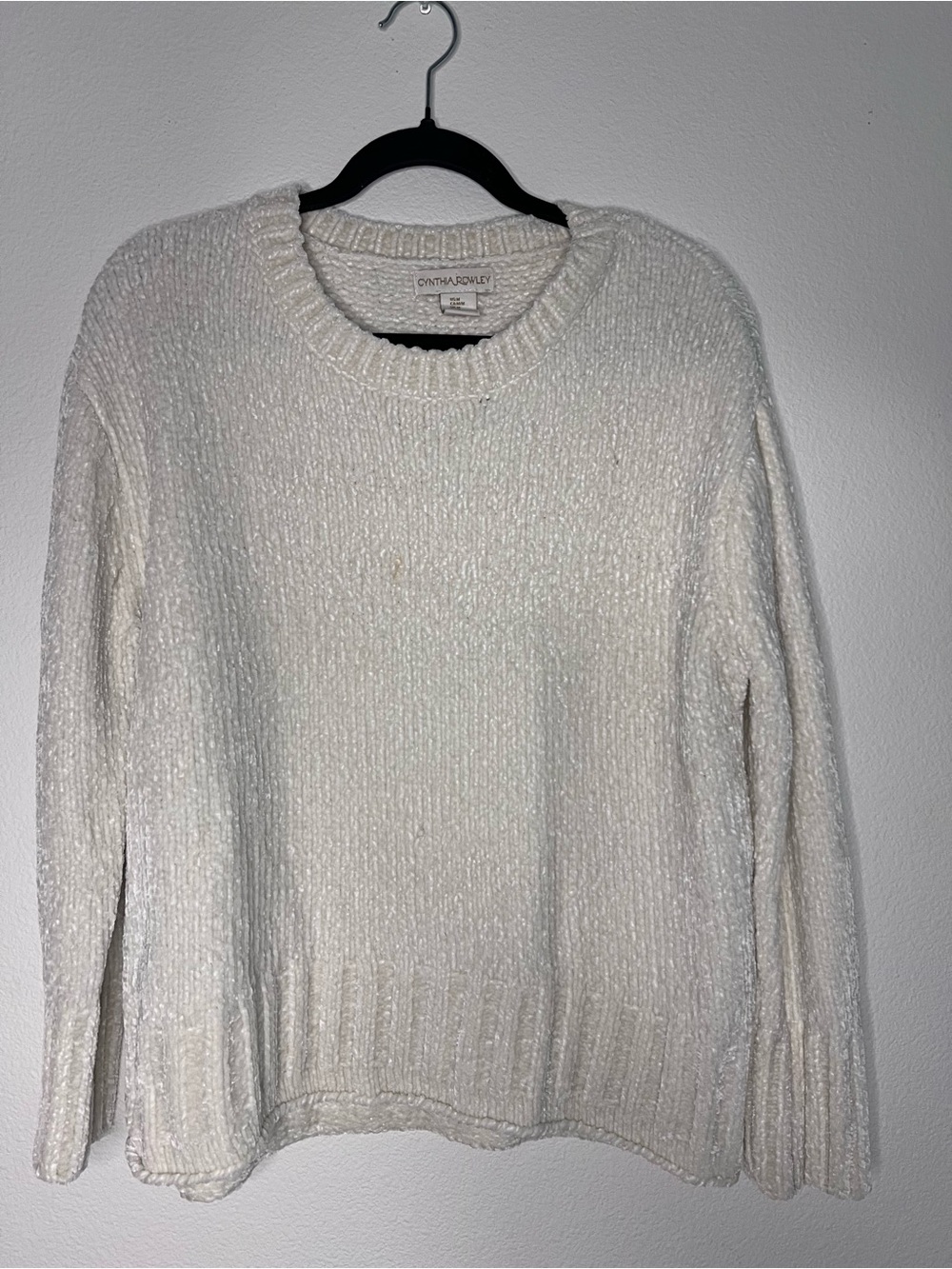 Women ivory knitted Sweater